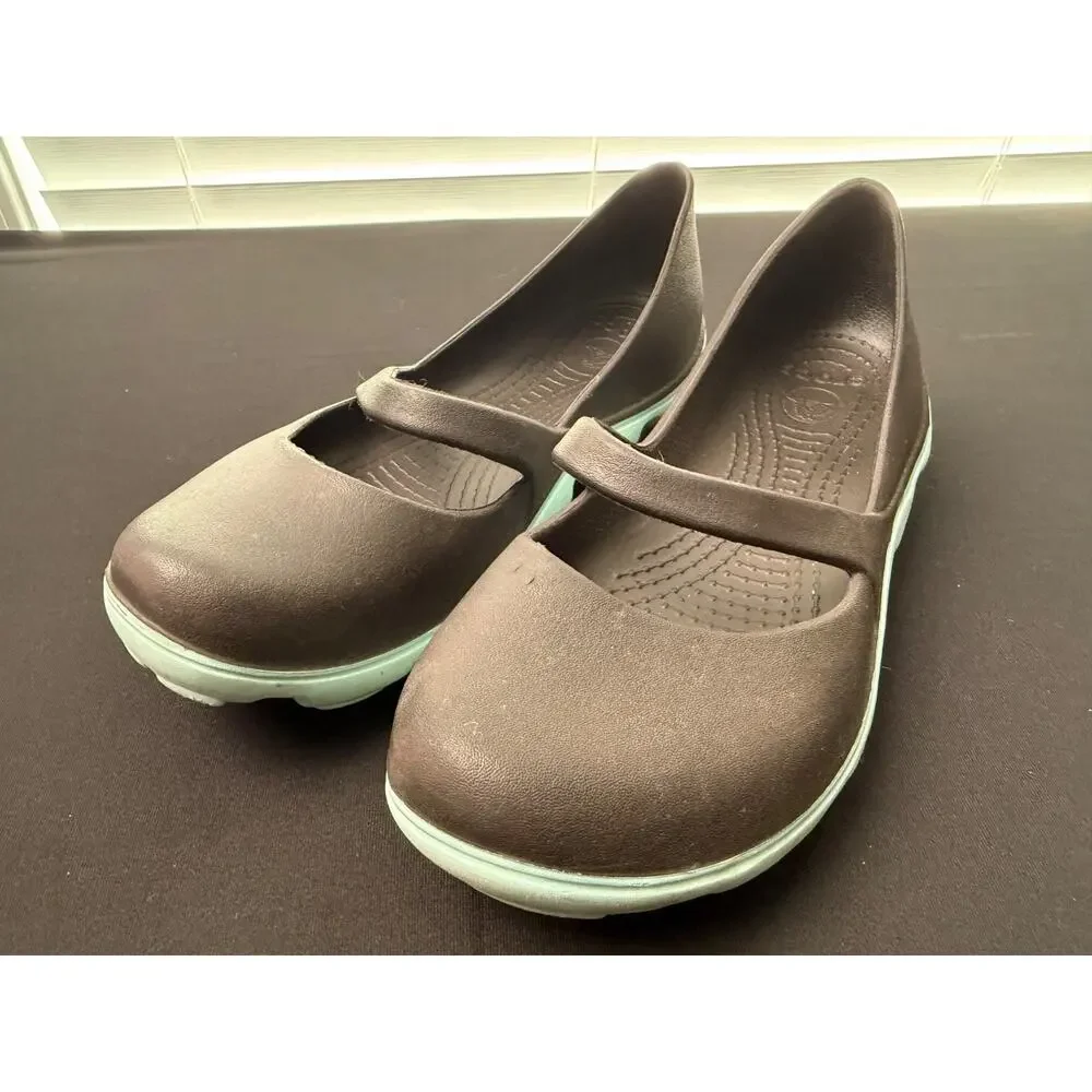 CROCS provides size mary